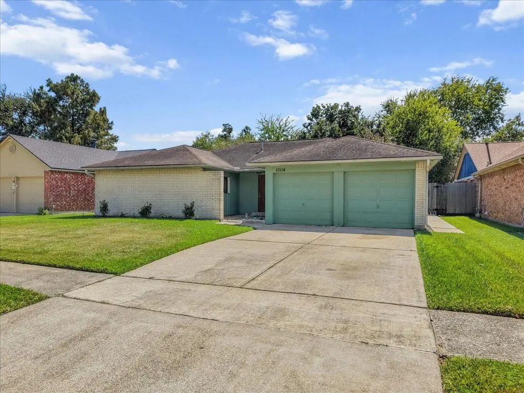 10114 Roseberry Drive E, La Porte