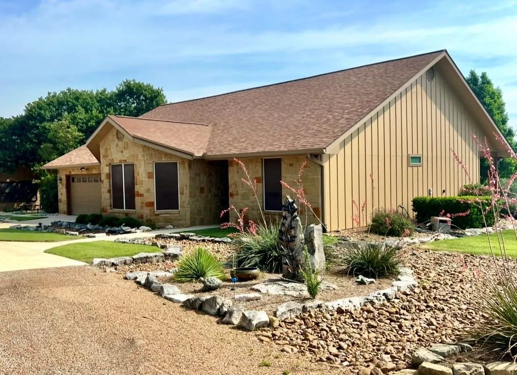 7926 White Oak Road, Kerrville