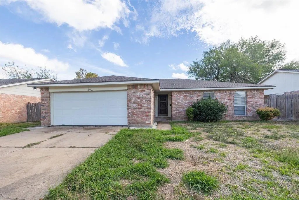 9907 Towne Tower Ln, Sugar Land