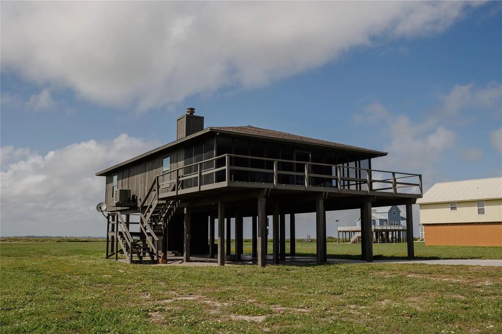 352 Driftwood Drive, Matagorda