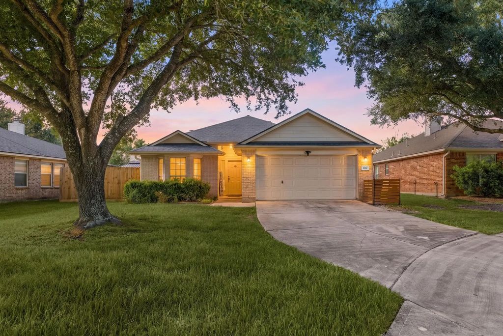 2810 Brookmist Lane, Dickinson