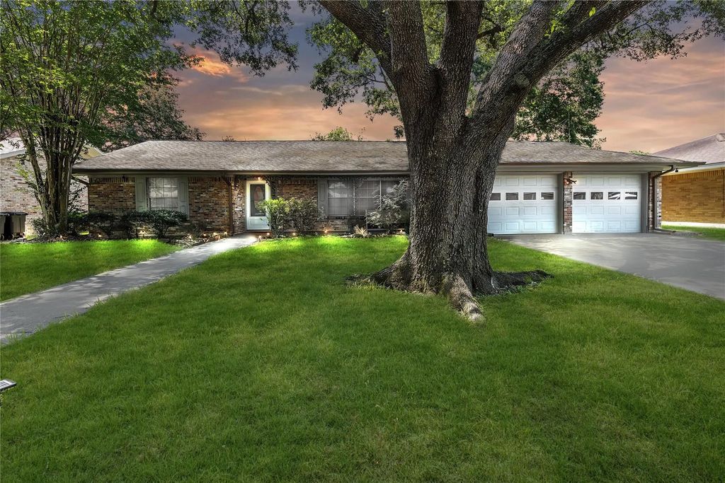 2207 Mockingbird Lane, Baytown