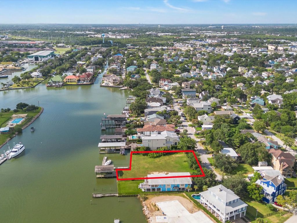 205 Blue Point Road, Clear Lake Shores