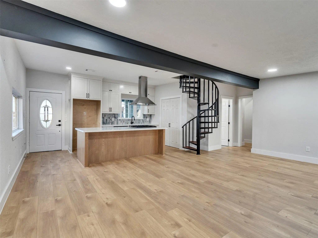 7016 Delesandri Drive, Hitchcock