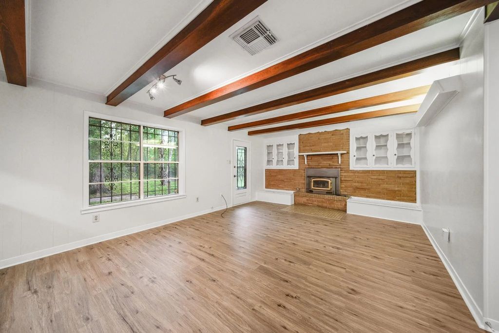 2019 N Thompson Street A, Conroe
