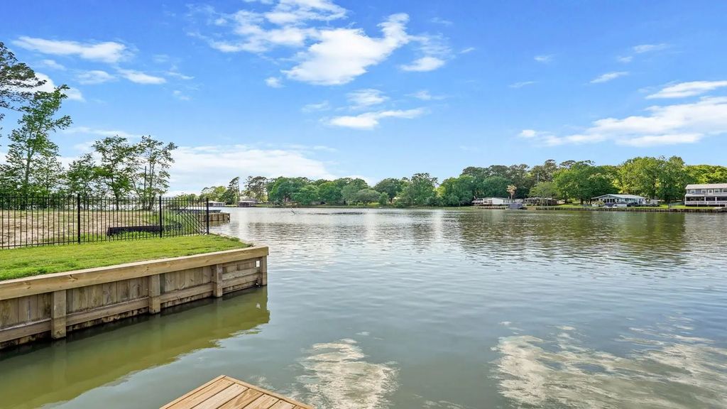 13102 Sorrento Bay Drive, Willis