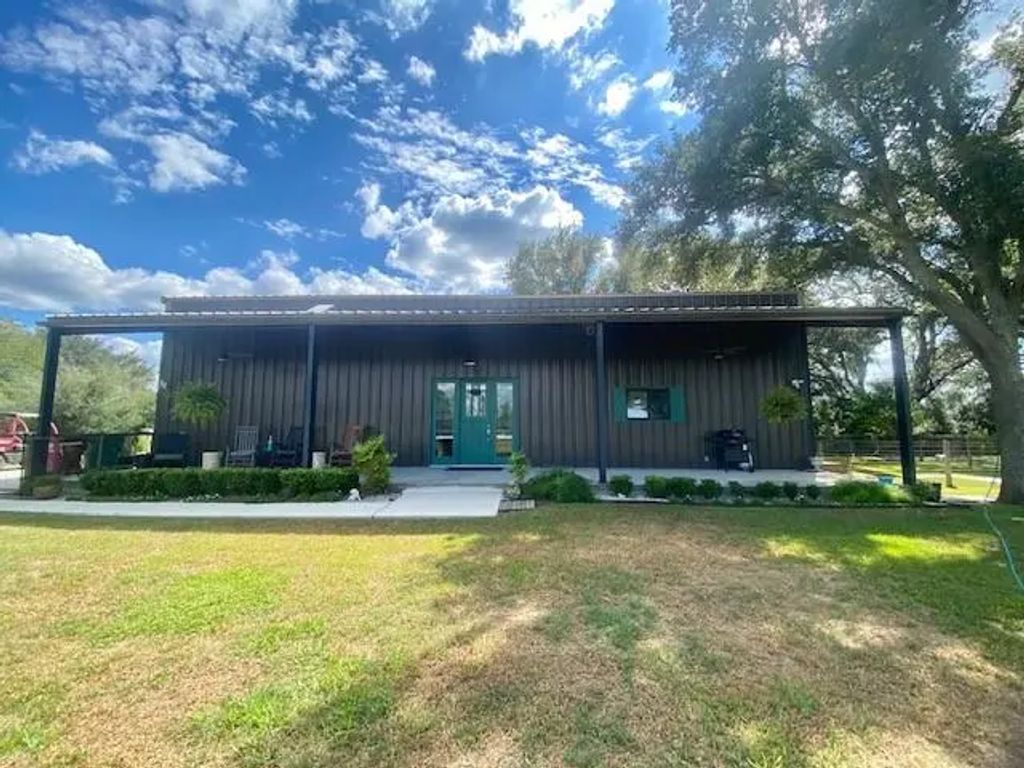7834 County Road 255, Damon