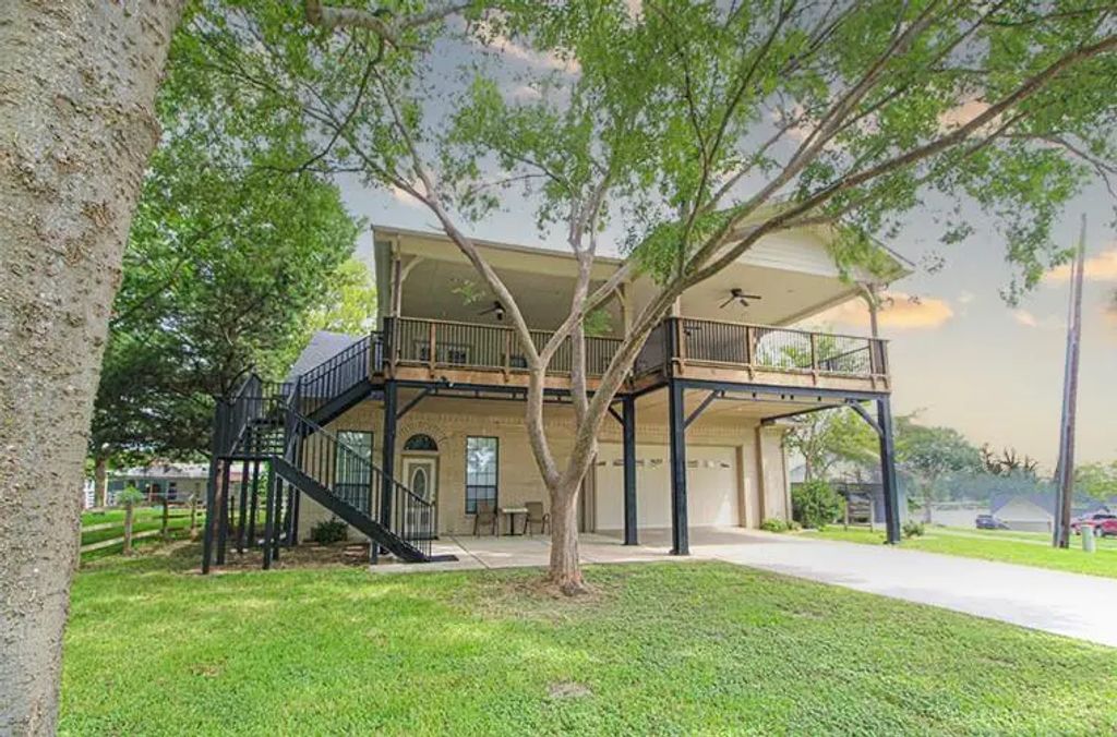 259 Indian Falls Lane, Livingston