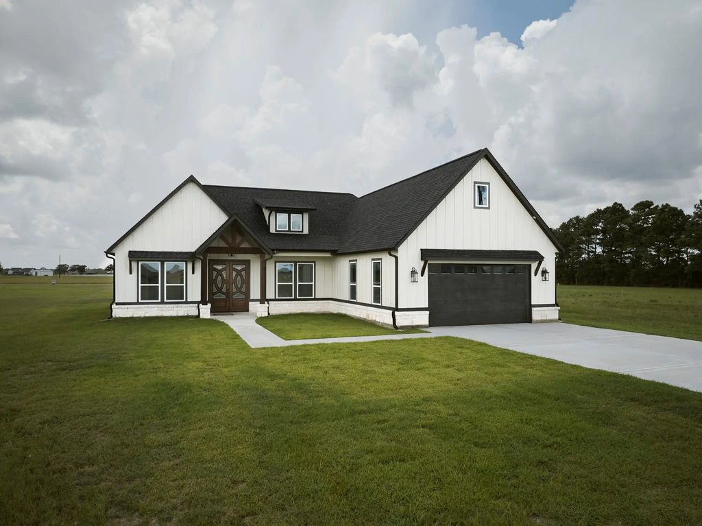565 Longhorn Trail, Angleton