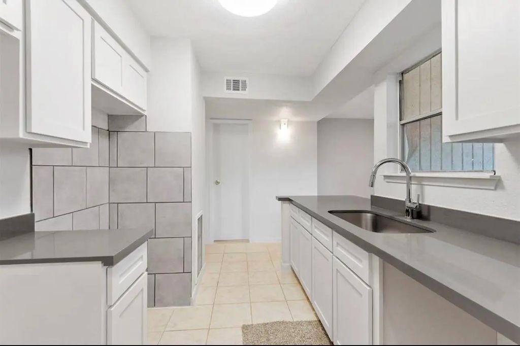 17230 Imperial Valley Drive 26, Houston
