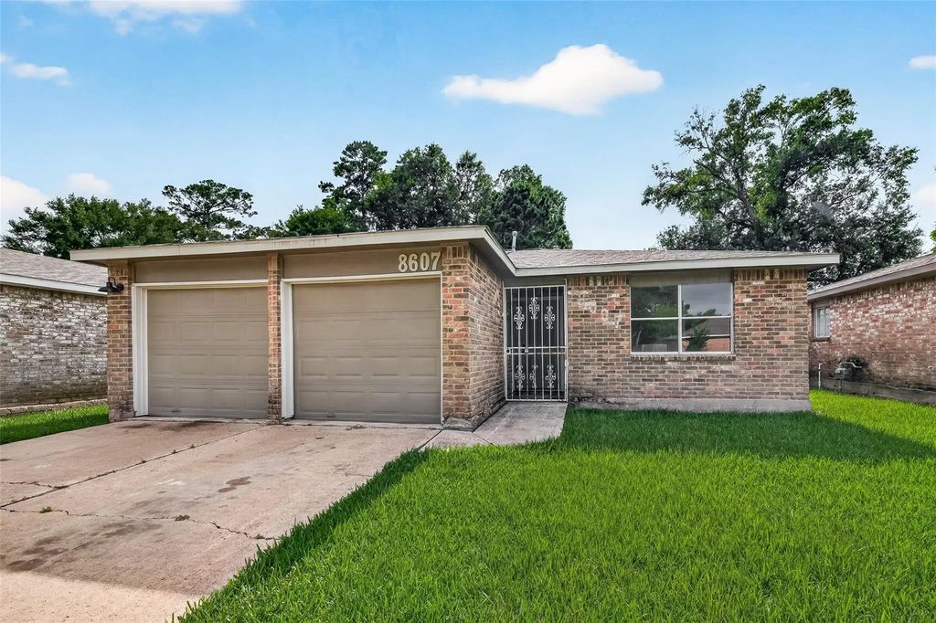 8607 Valley Forest Drive, Houston