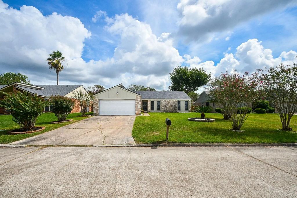 3709 Misty Cove Court, Dickinson