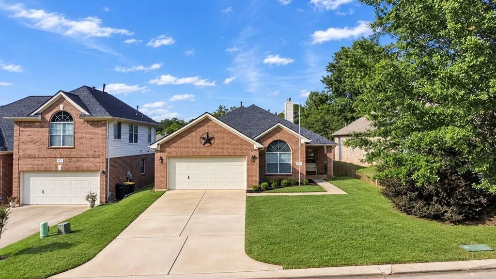 2310 Highland Crossing Drive, Conroe