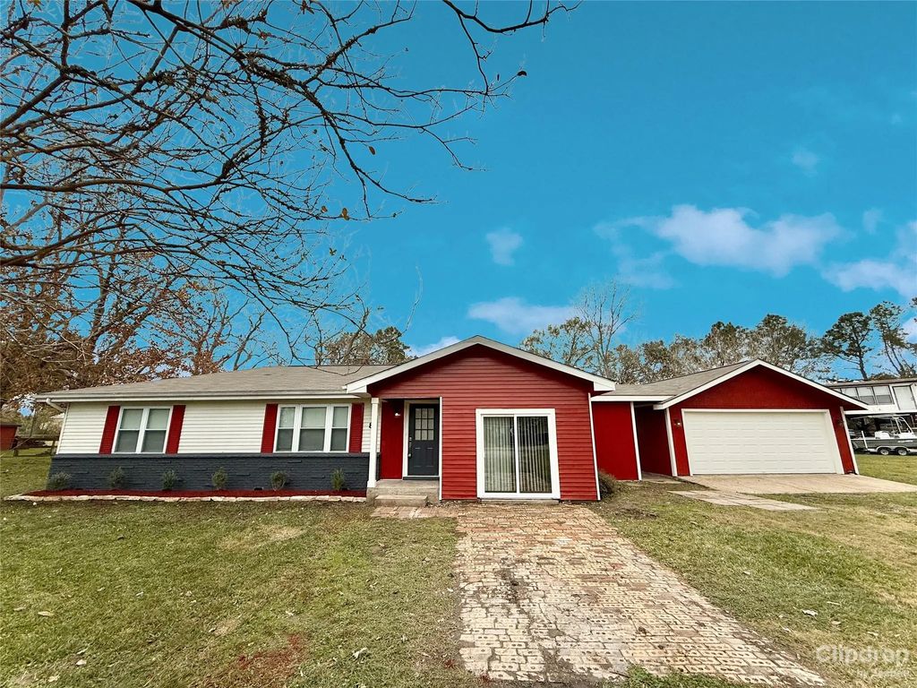 8 Piney Way, Angleton