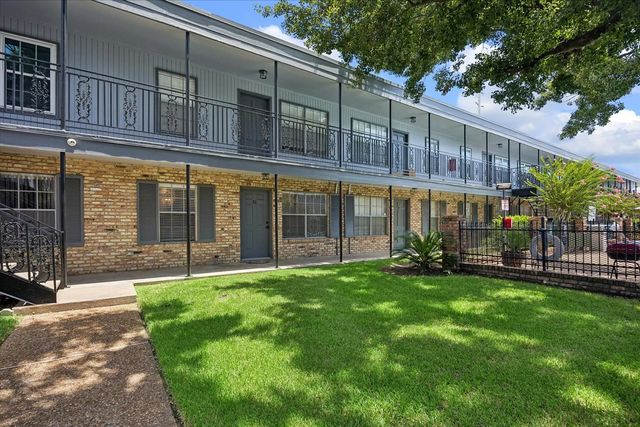 3131 Southwest Freeway C26, Houston
