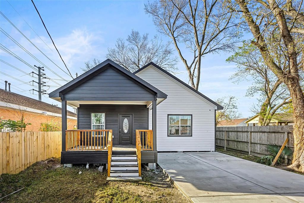 8824 Leander Street, Houston