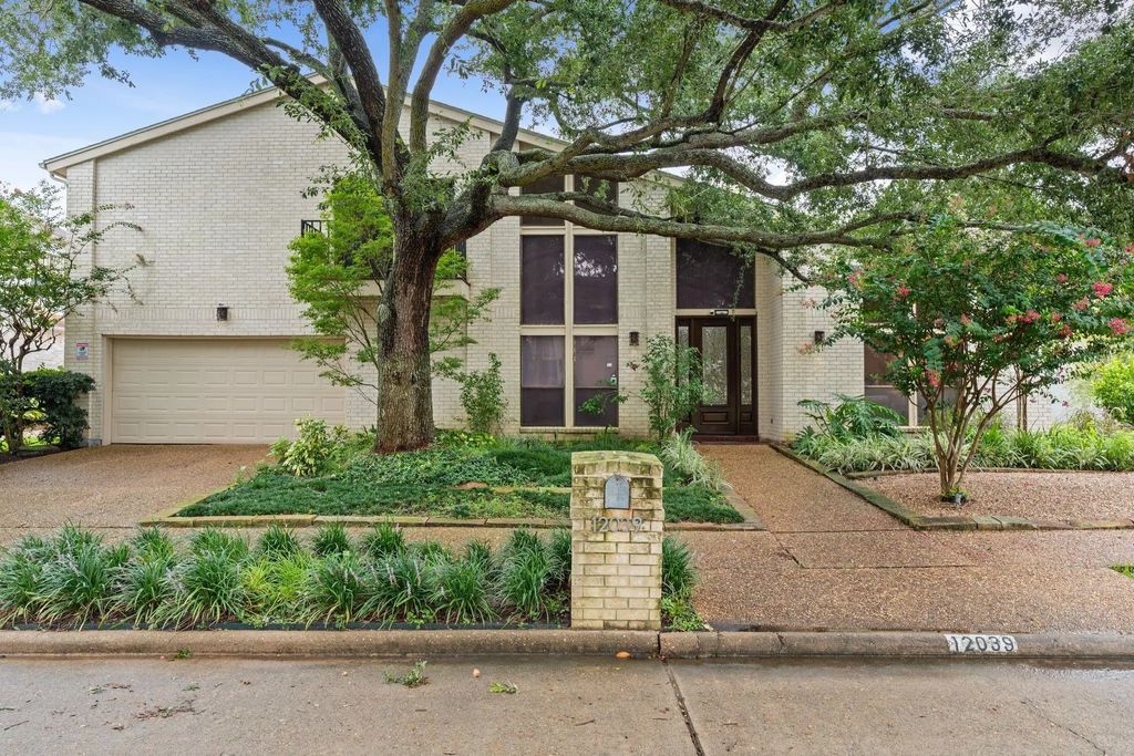 12039 E Circle Drive, Houston