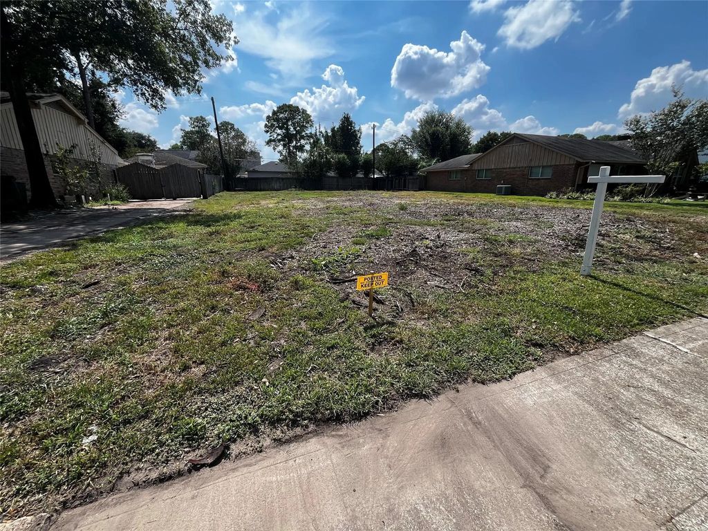 10723 Longmont Drive, Houston