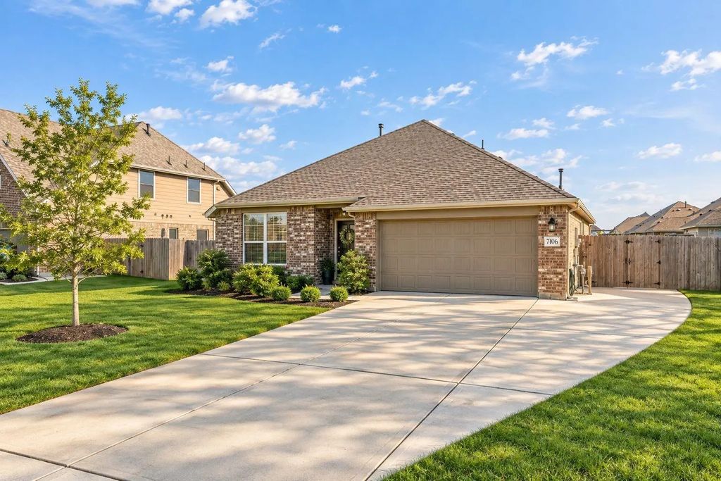 7106 Hillside Avenue, Mont Belvieu