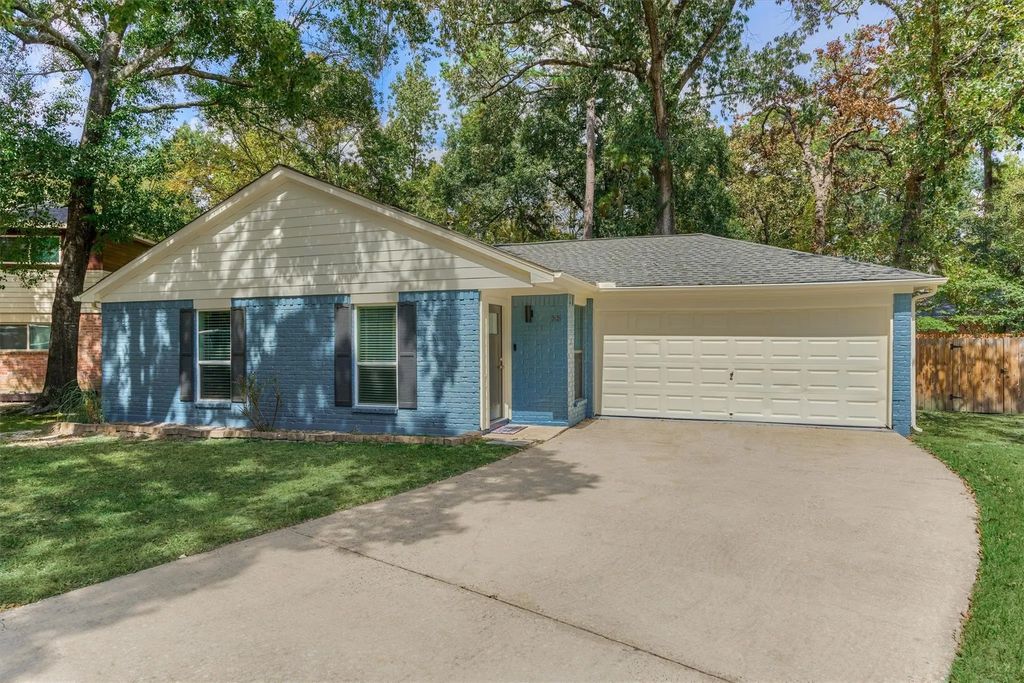 88 W White Willow Circle, The Woodlands