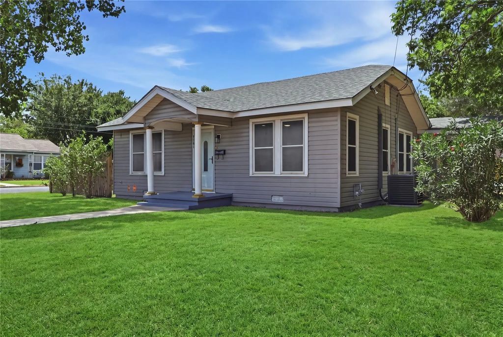 1701 N East Street, Victoria