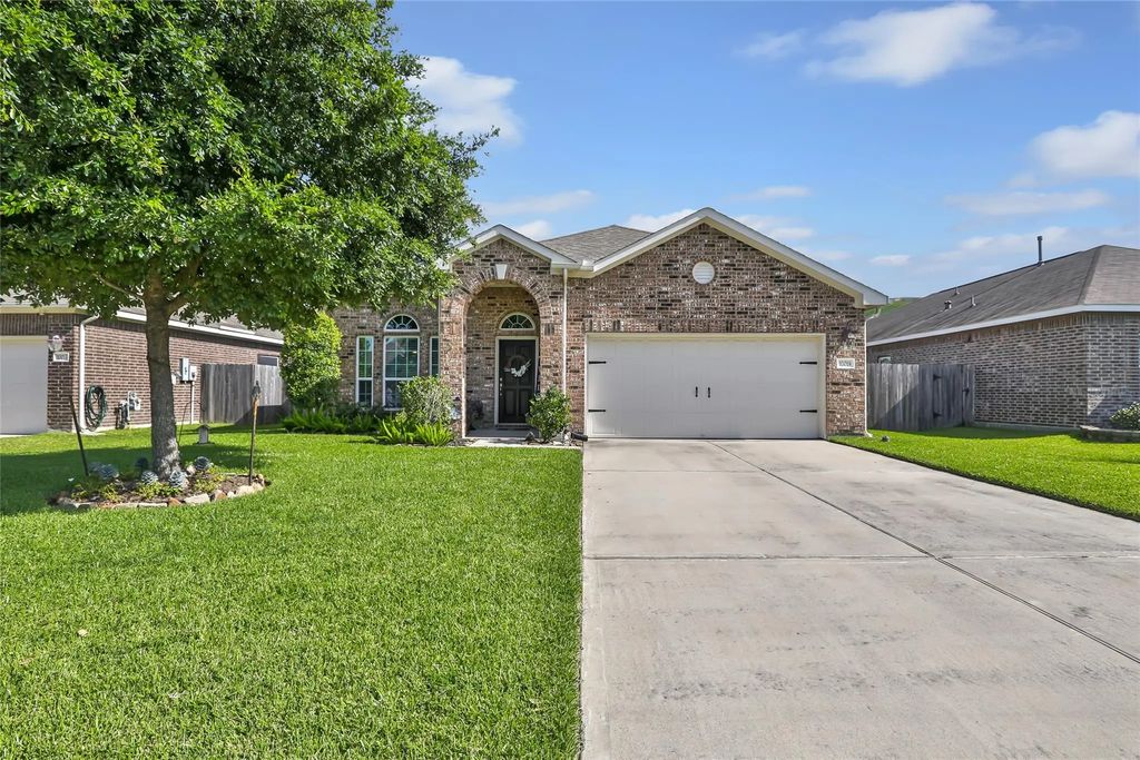10019 Pine Valley Court, Baytown