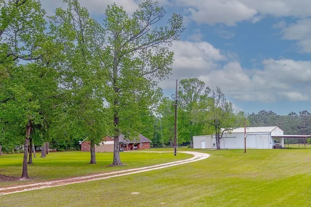 16190 N Us Highway 59 N, Moscow