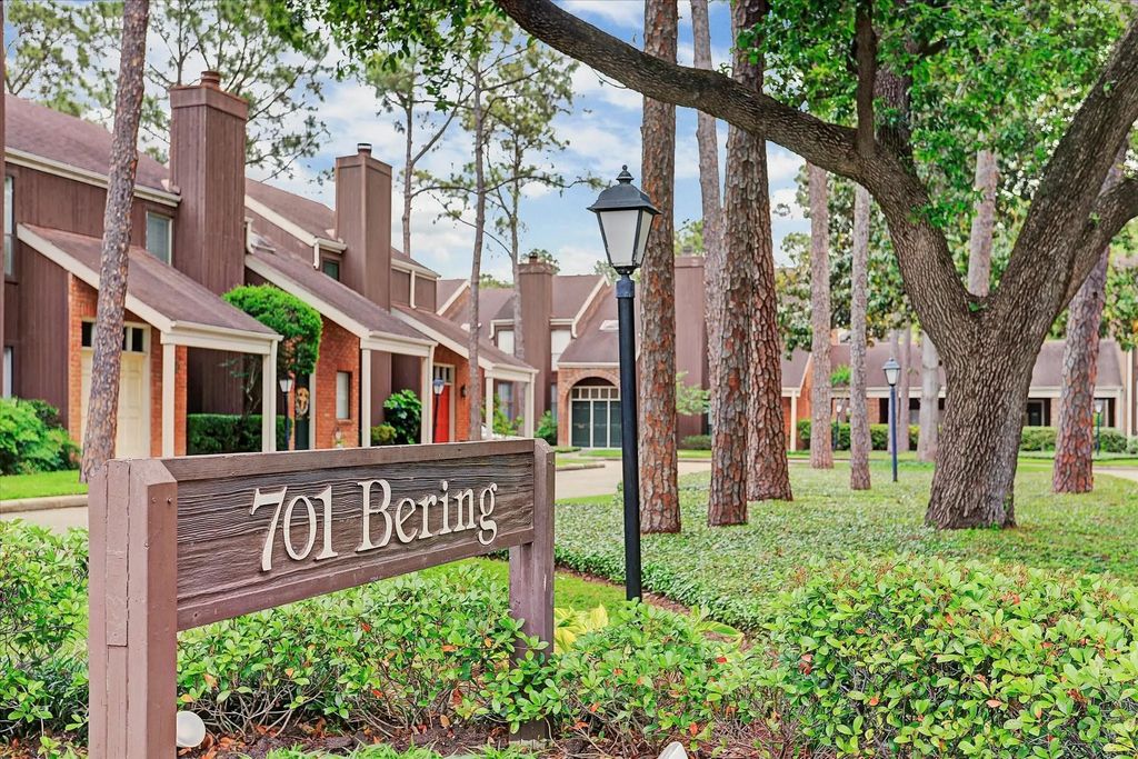 701 Bering Drive 402, Houston