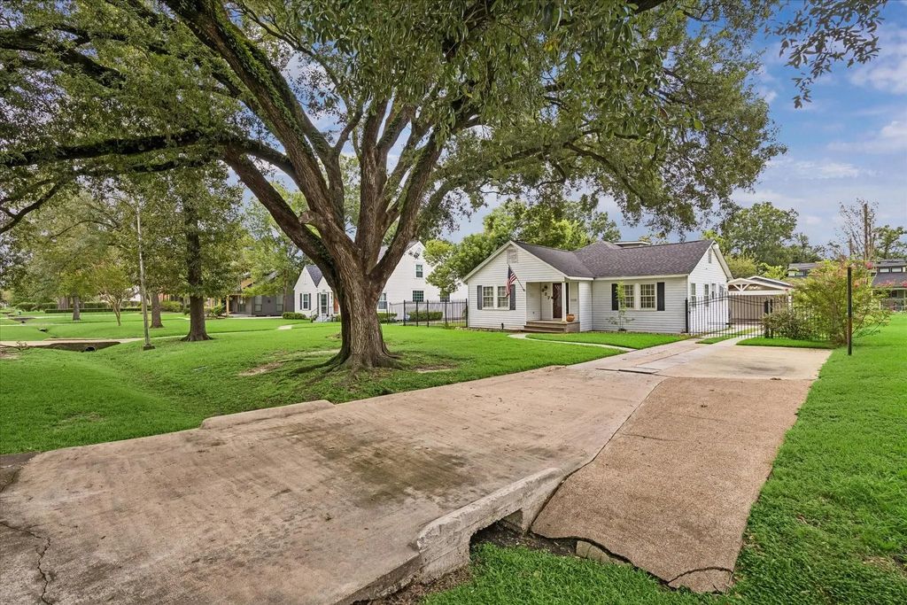 327 W 31st Street, Houston