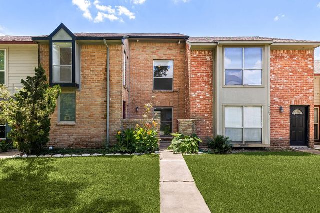 9263 Westwood Village Drive 50, Houston
