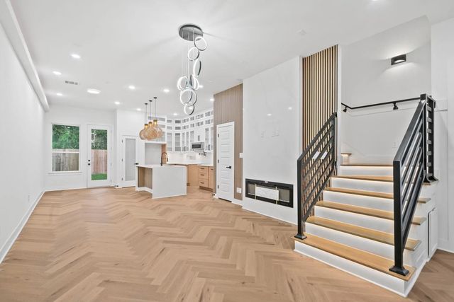 8011 Bowen Street A-b, Houston
