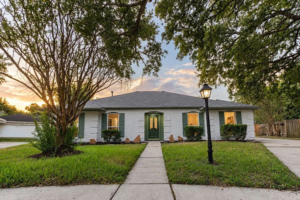 12211 Appleby Drive, Houston