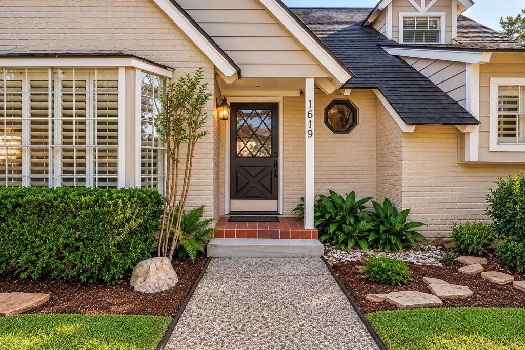 1619 Crystal Hills Drive, Houston