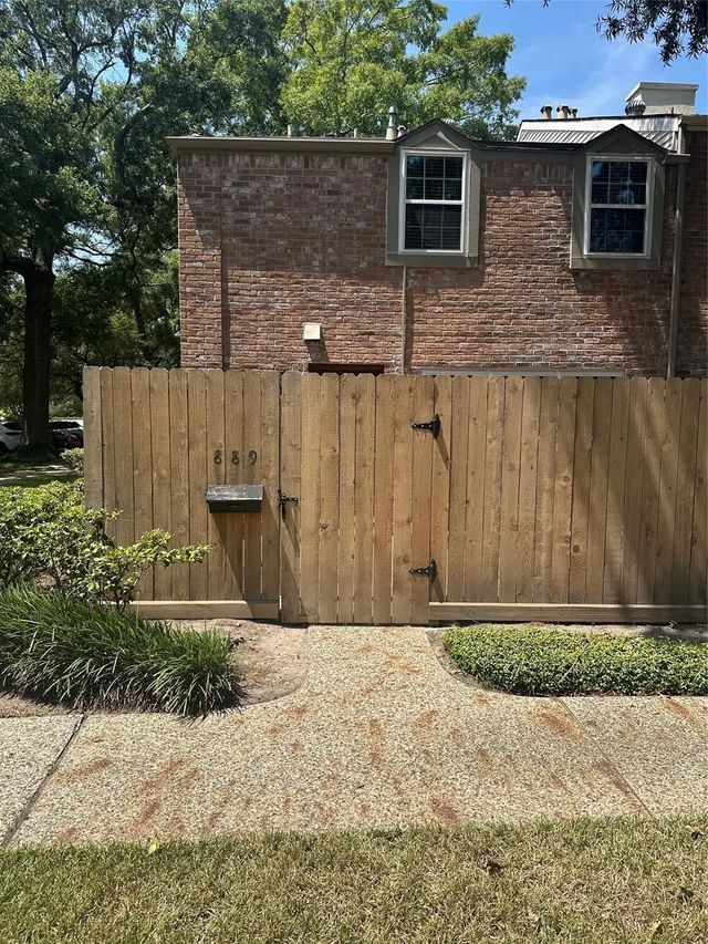 889 Wax Myrtle Lane, Houston