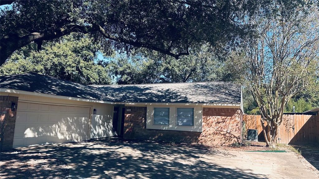 3906 Almington Lane, Houston
