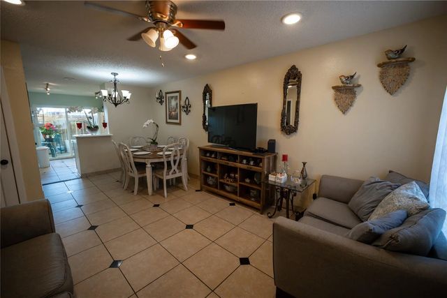 1220 Shadowdale Drive 8, Houston