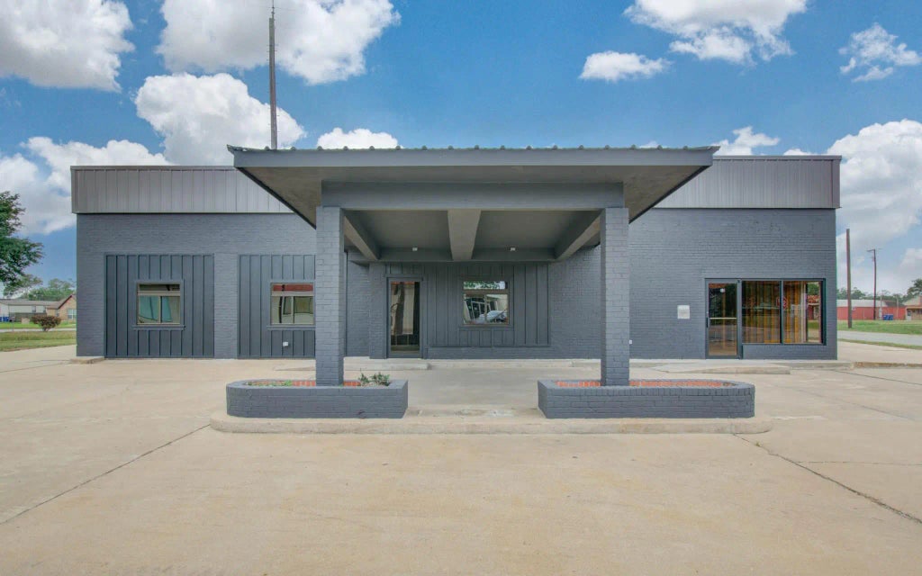 401 E Main Street, Eagle Lake