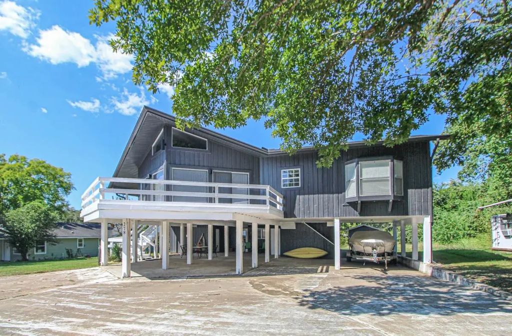278 Bay Haven Boulevard, Livingston