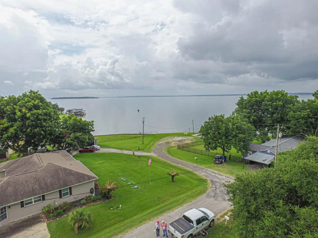 278 Bay Haven Boulevard, Livingston