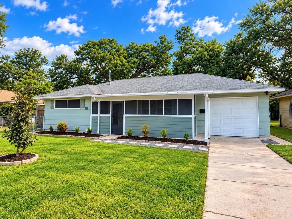 233 Caladium Street, Lake Jackson