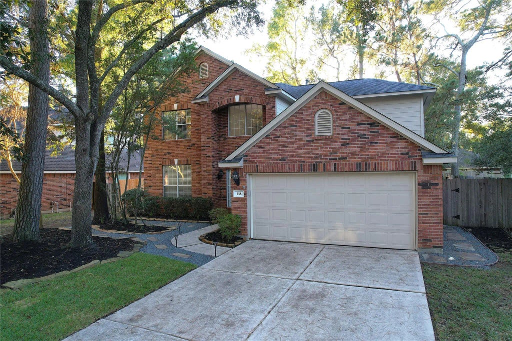 118 W Hobbit Glen Drive, The Woodlands