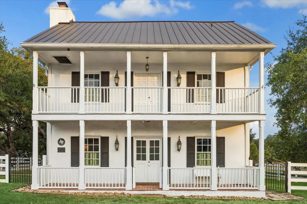 301 S Washington Street, Round Top