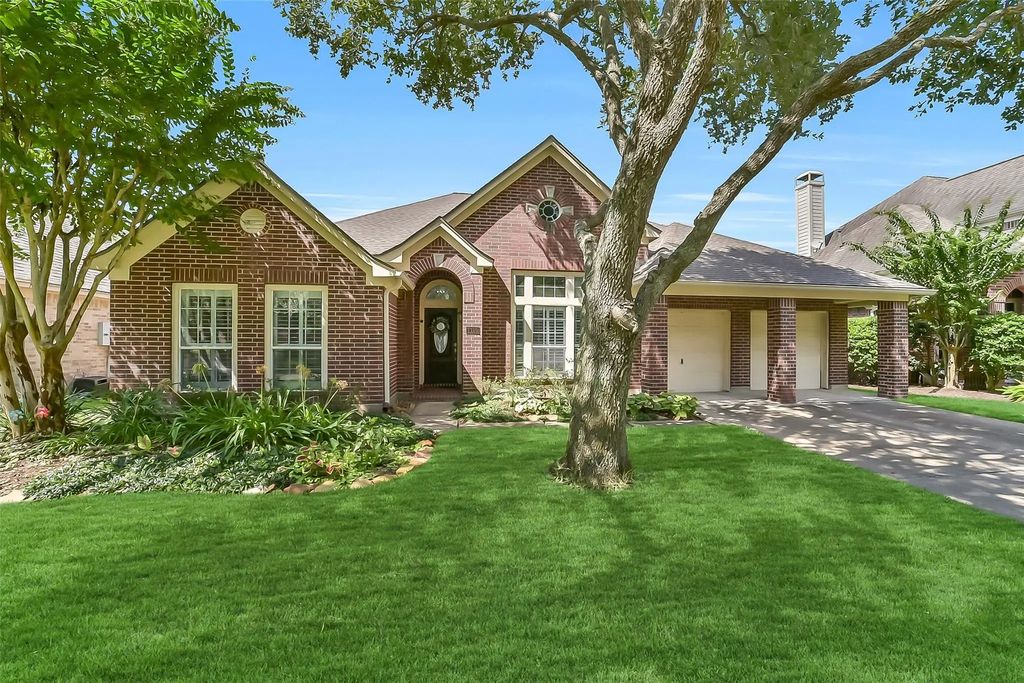 3105 Red Maple Drive, Friendswood