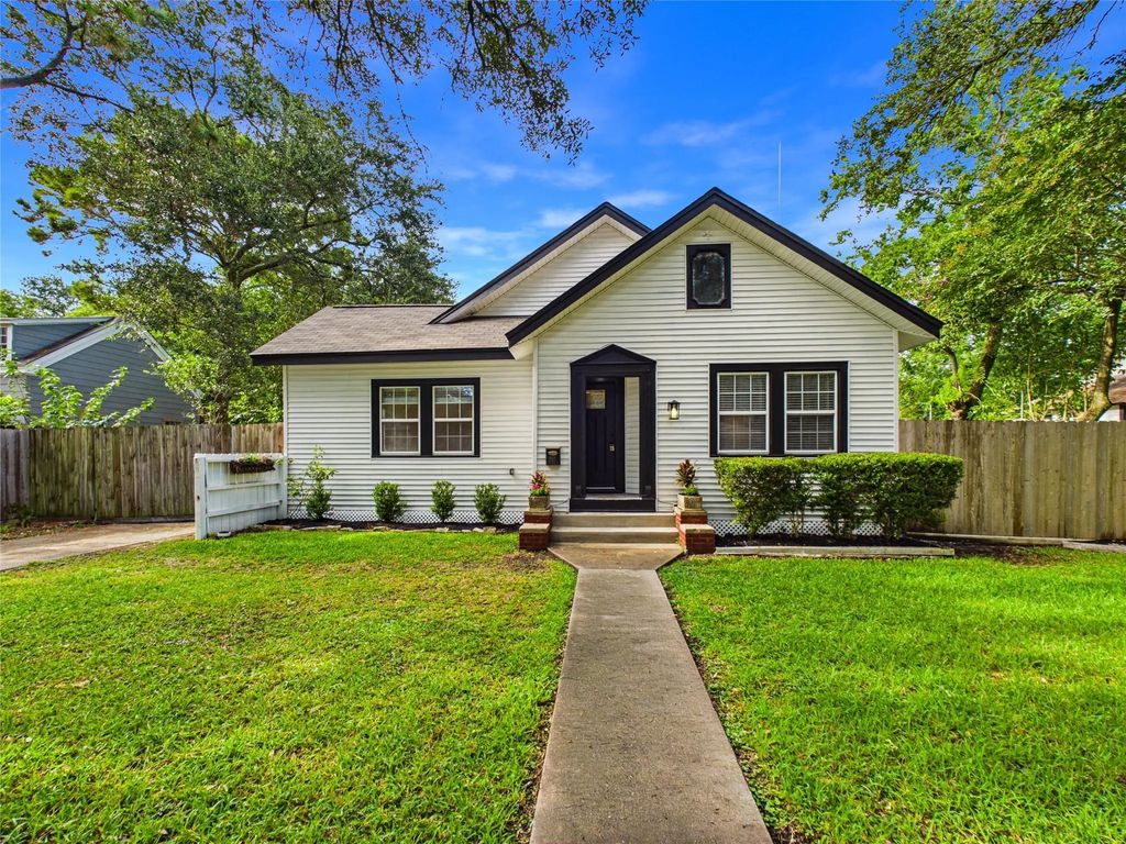 24 11th Avenue N, Texas City
