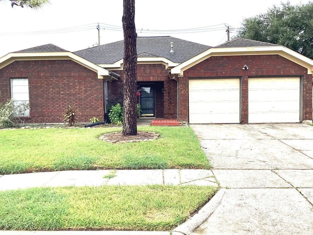4626 Stonemede Drive, Friendswood