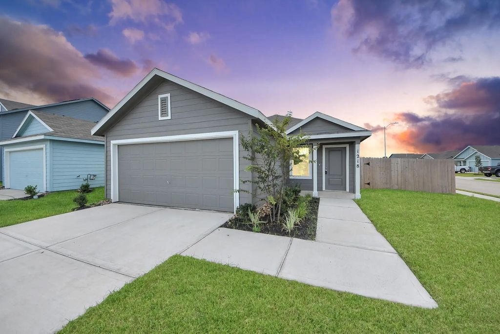 1218 Charlotte Way, Wharton