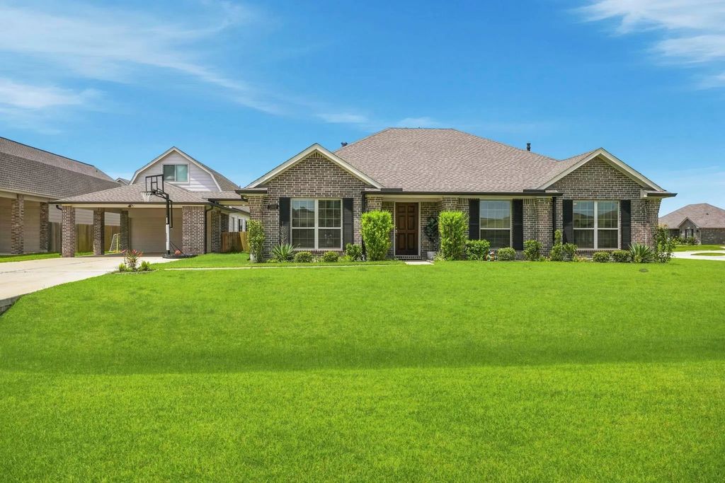 2102 Wikiup Street, Dickinson