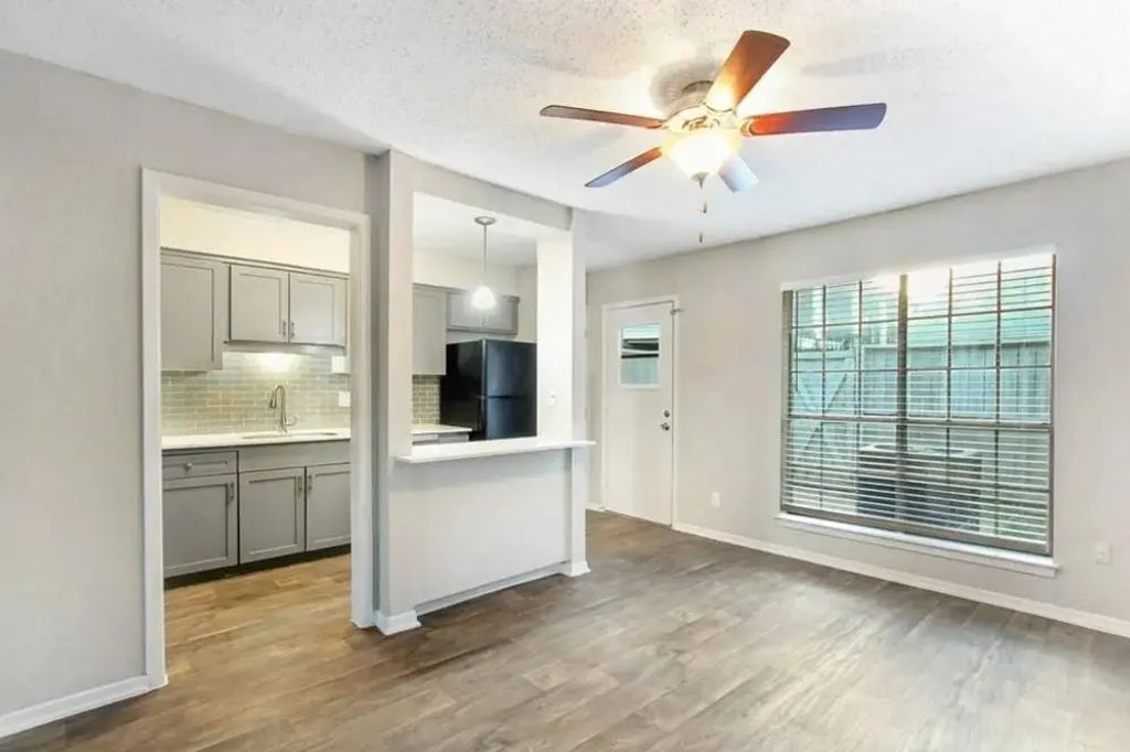 4401 Glenview Court 4311, North Richland Hills