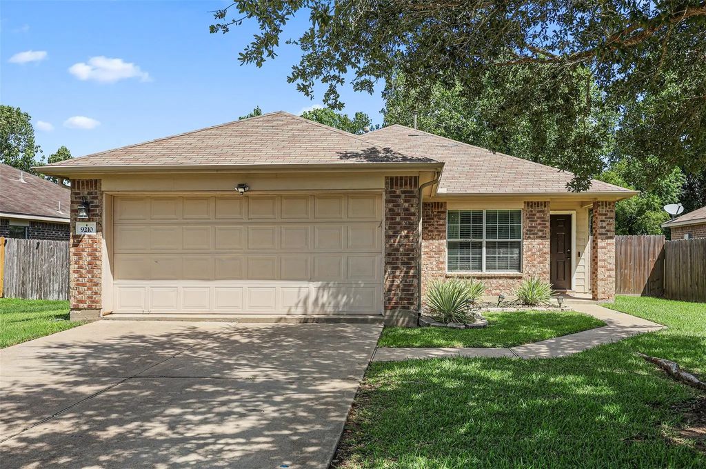 9210 Creekside Drive, Hitchcock