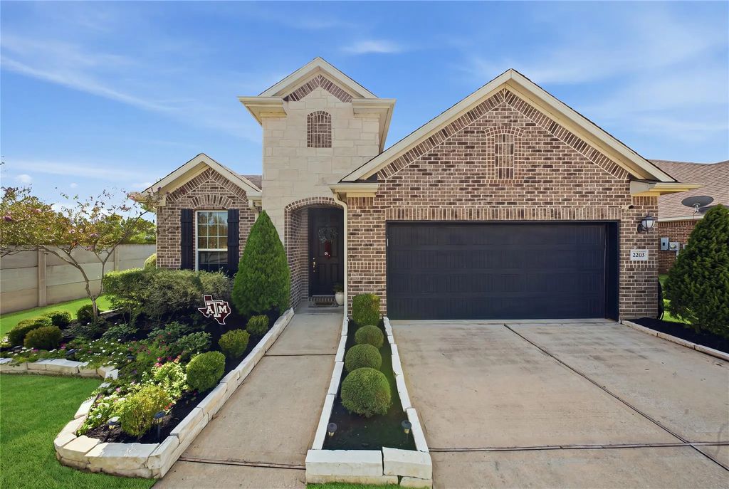 2203 Orono Landing Lane, Pearland